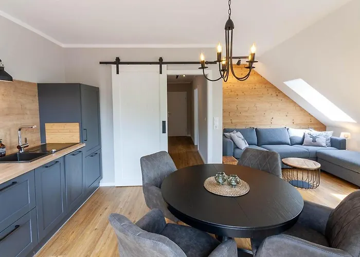 Kleine Fichte Mit Balkon *